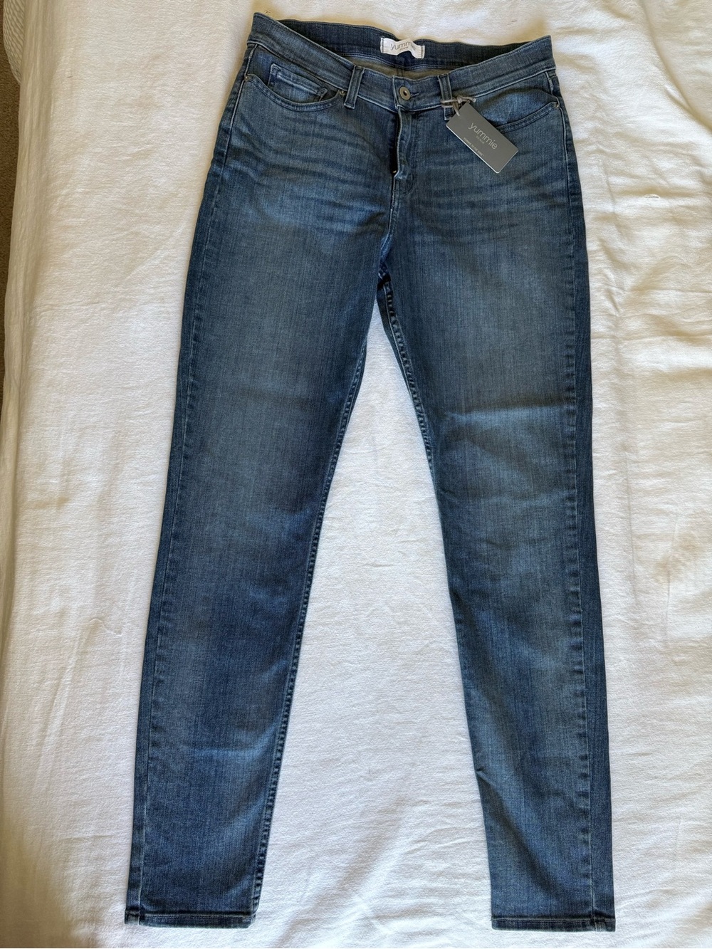 NWT Yummie Skinny Leg Jeans Size 30 Medium Wash Denim